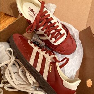 Adidas Sambas - red/cream US 7.5